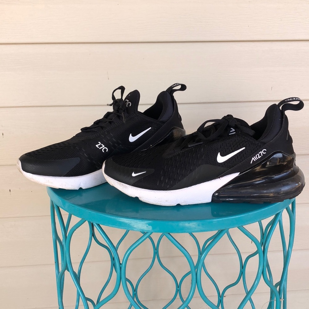 Nike Air tennis shoes sneakers